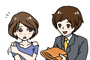 結婚相談所　女性が寒くないか心配して毛布を差し出す男性
